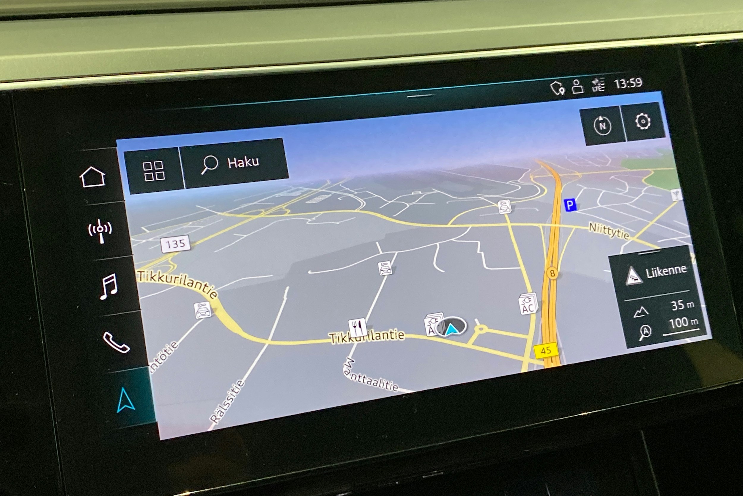 harmaa Audi e-tron 2020 kuva 15.