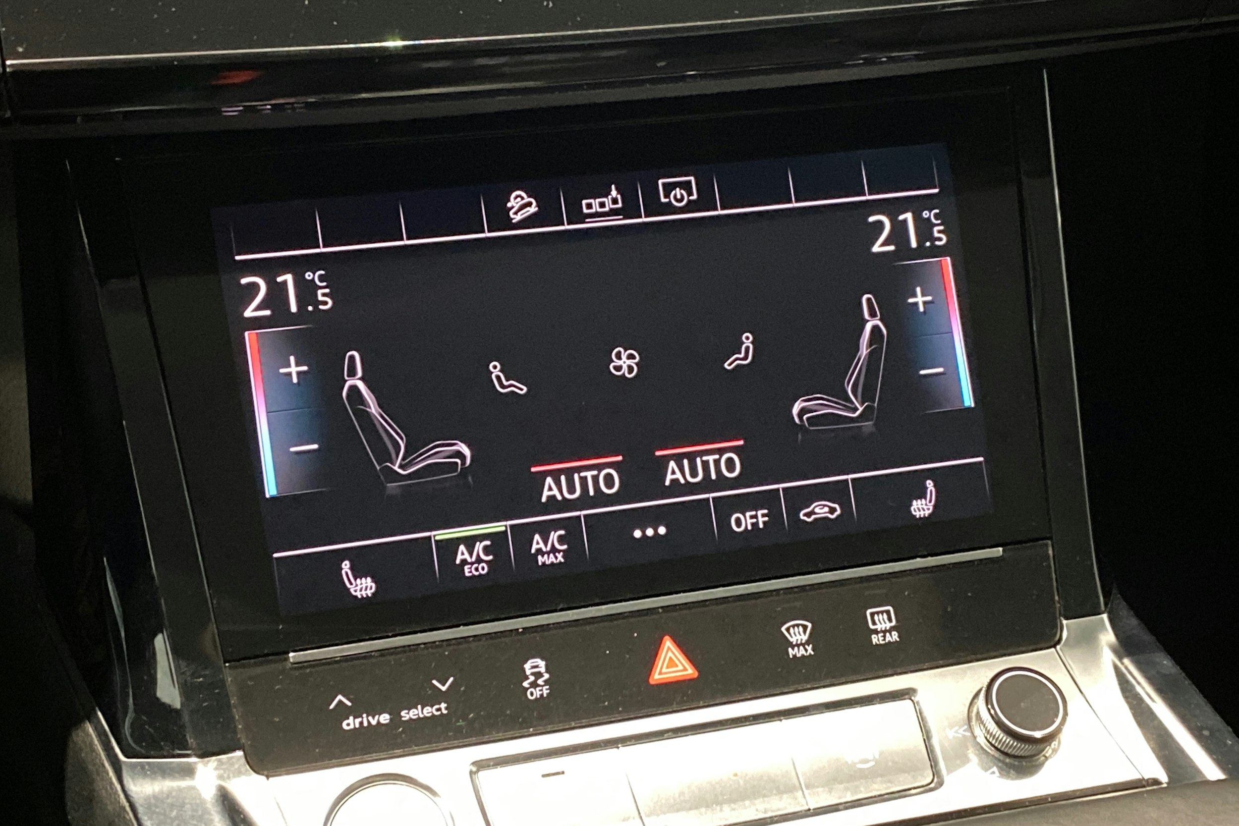 harmaa Audi e-tron 2020 kuva 16.