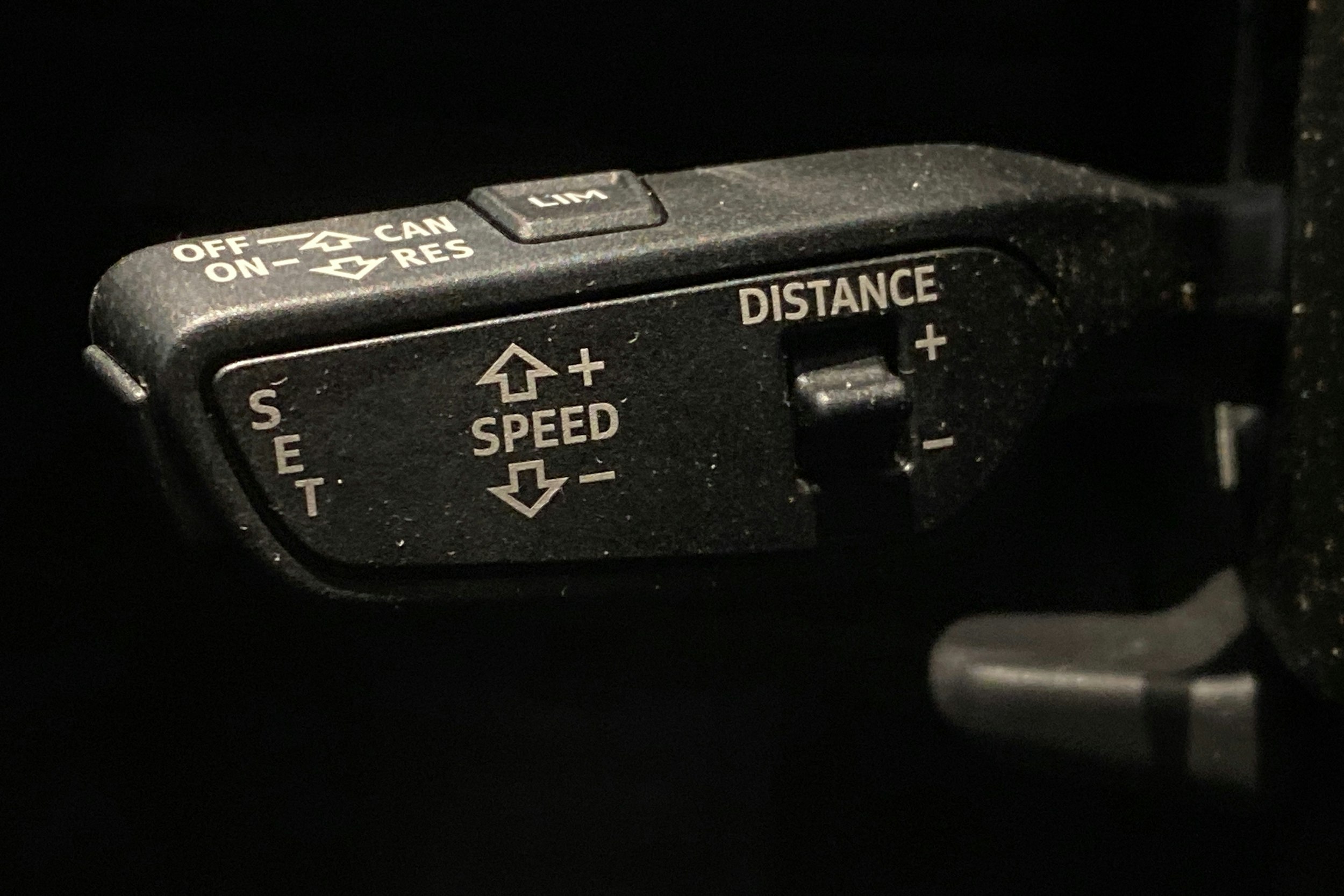 harmaa Audi e-tron 2020 kuva 17.