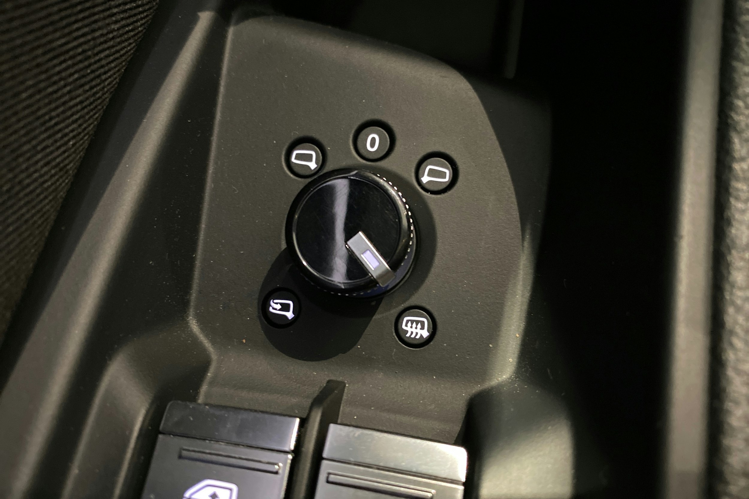 harmaa Audi e-tron 2020 kuva 18.