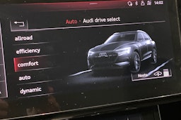 harmaa Audi e-tron 2020 kuva 19.