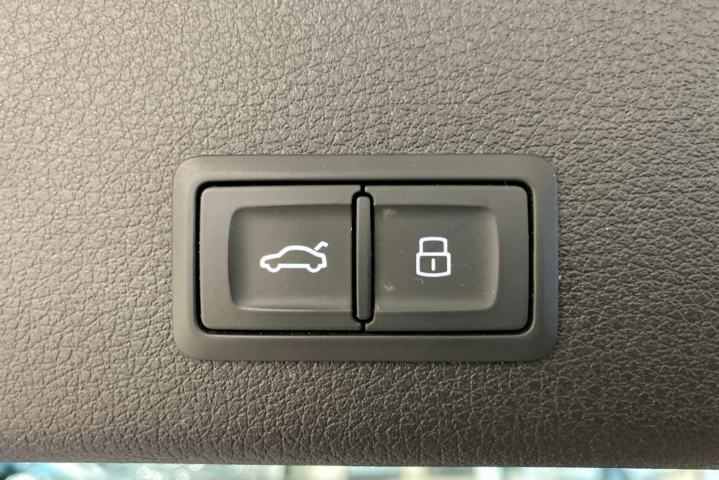 harmaa Audi e-tron 2020 kuva 21.