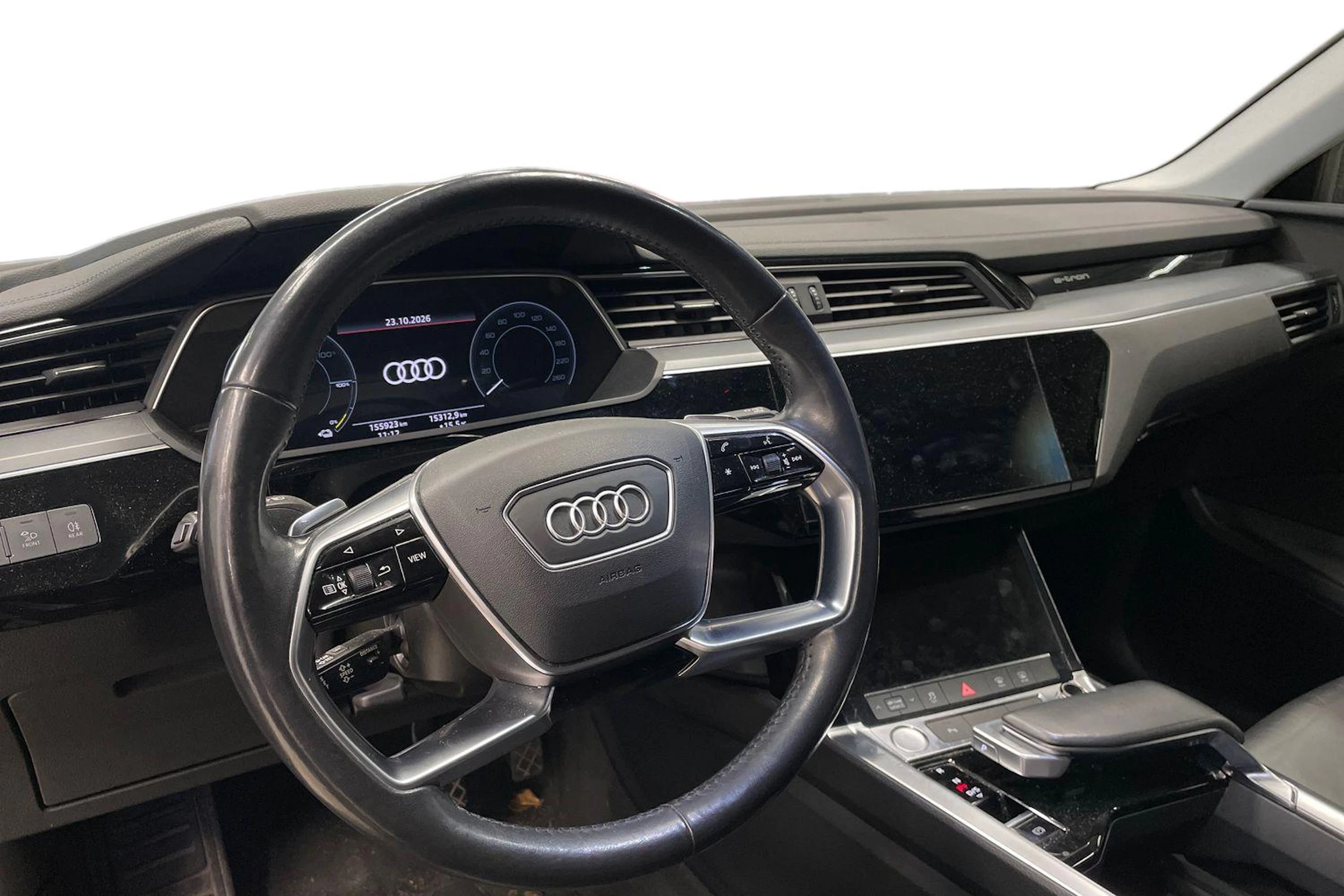 musta Audi e-tron 2020 kuva 3.