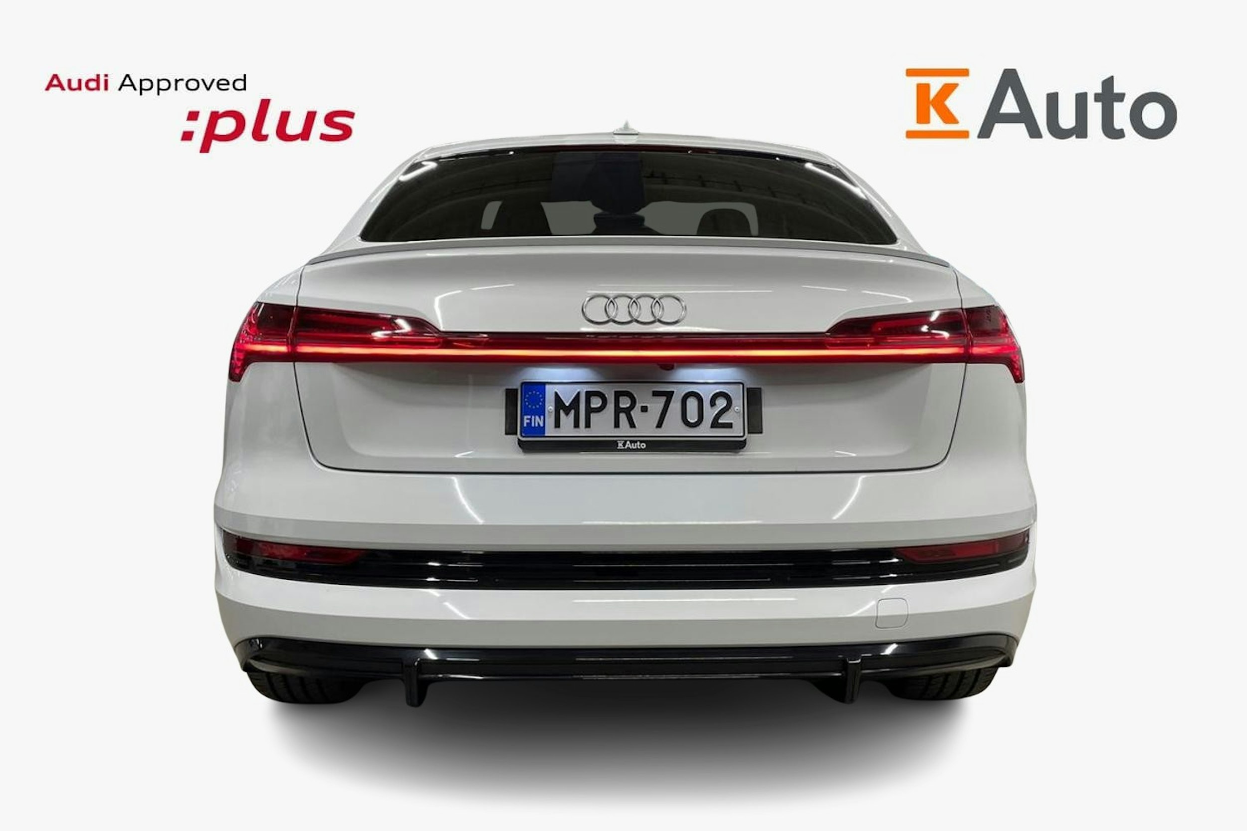 Valkoinen Audi e-tron 2020 kuva 3.