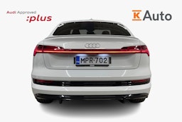 Valkoinen Audi e-tron 2020 kuva 3.