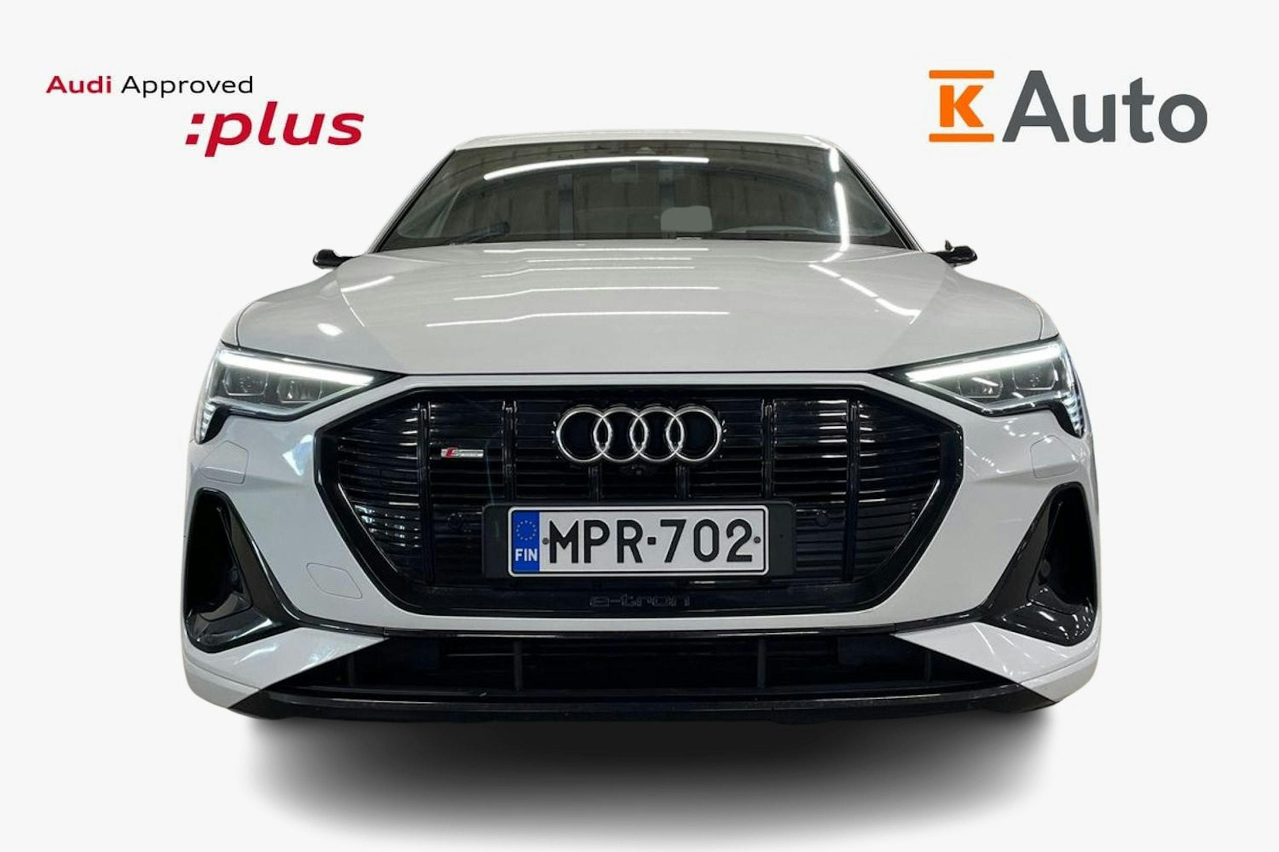 Valkoinen Audi e-tron 2020 kuva 5.