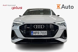 Valkoinen Audi e-tron 2020 kuva 5.
