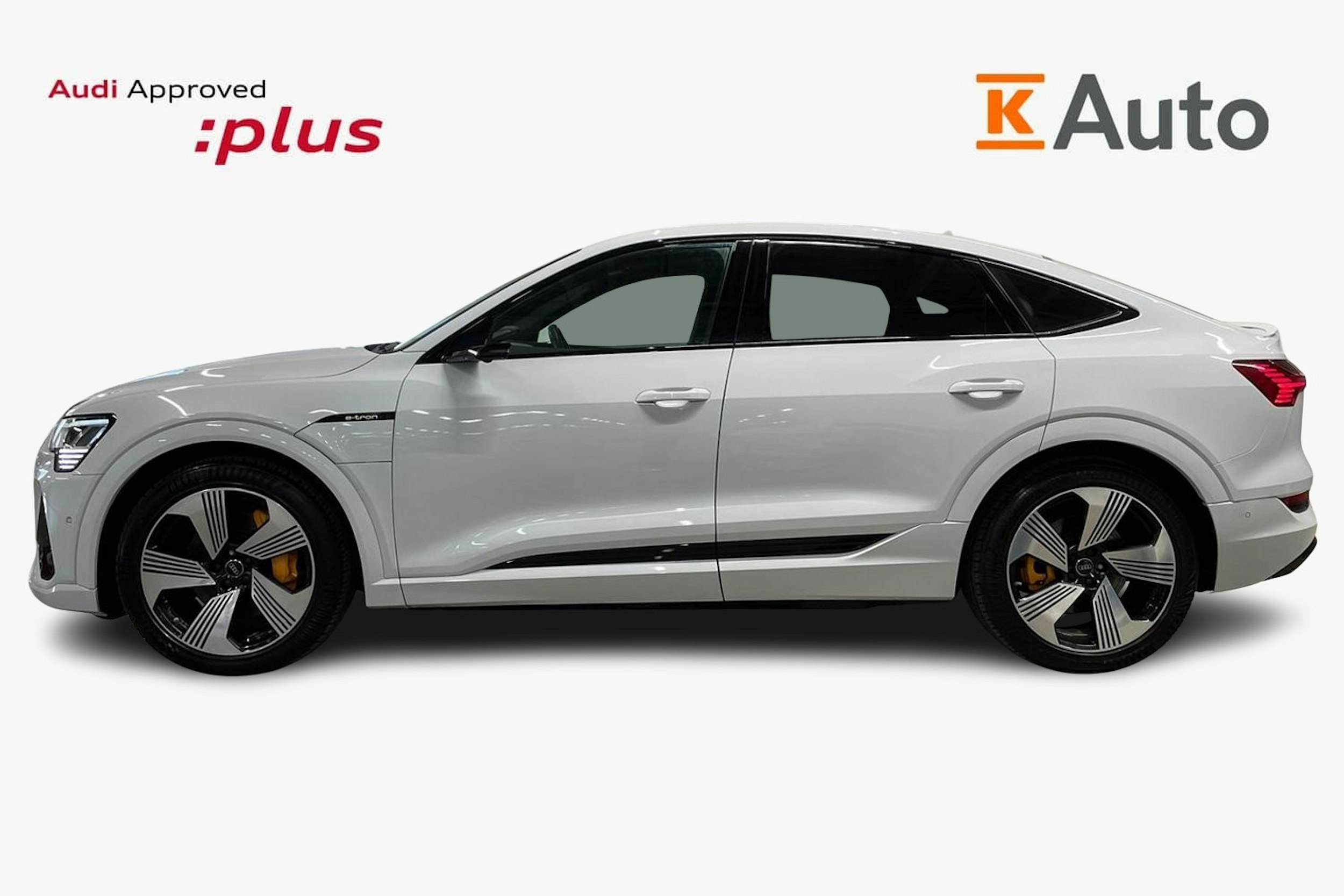 Valkoinen Audi e-tron 2020 kuva 6.