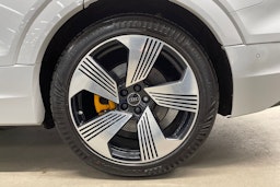 Valkoinen Audi e-tron 2020 kuva 11.