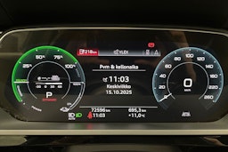 Valkoinen Audi e-tron 2020 kuva 14.