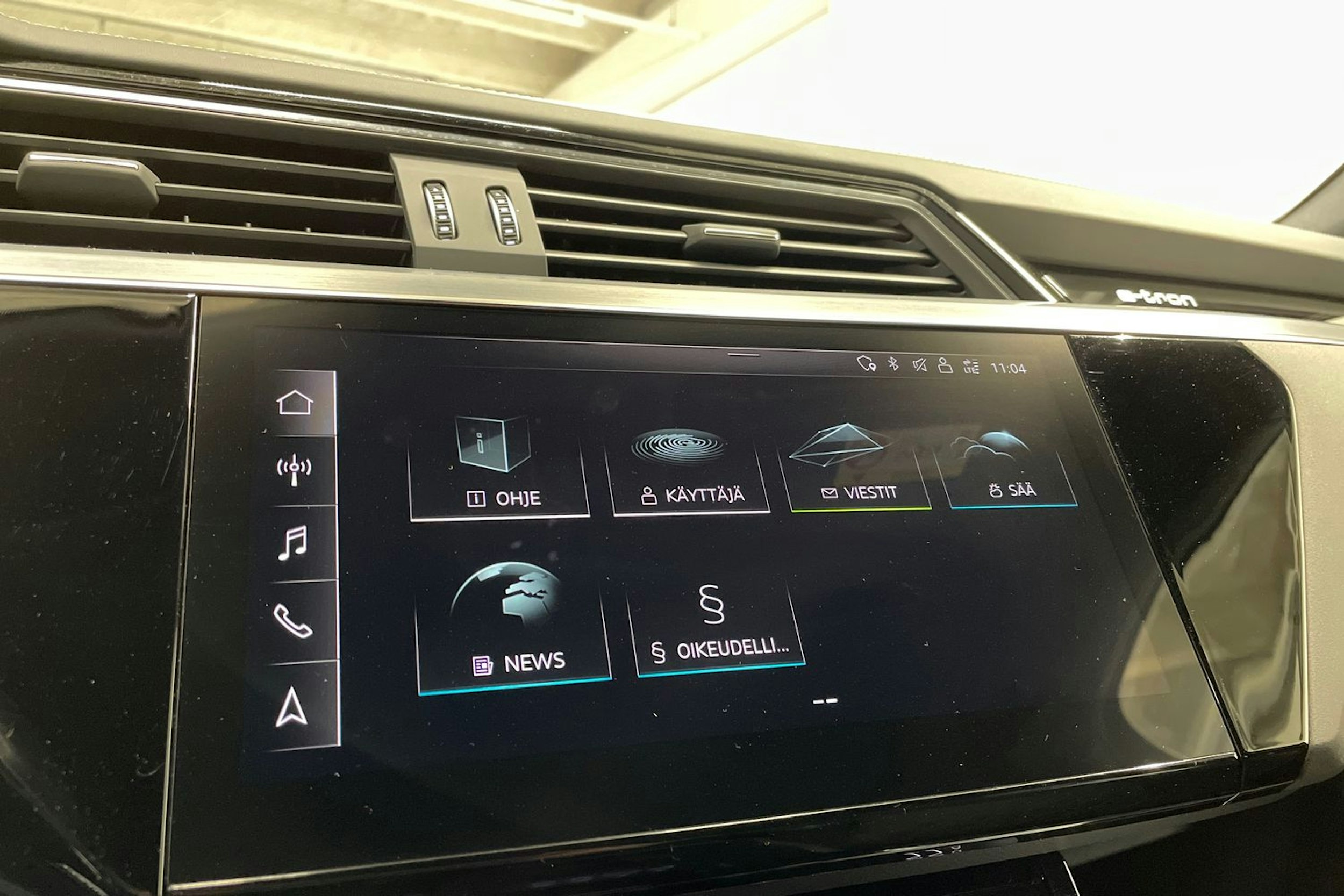 Valkoinen Audi e-tron 2020 kuva 17.