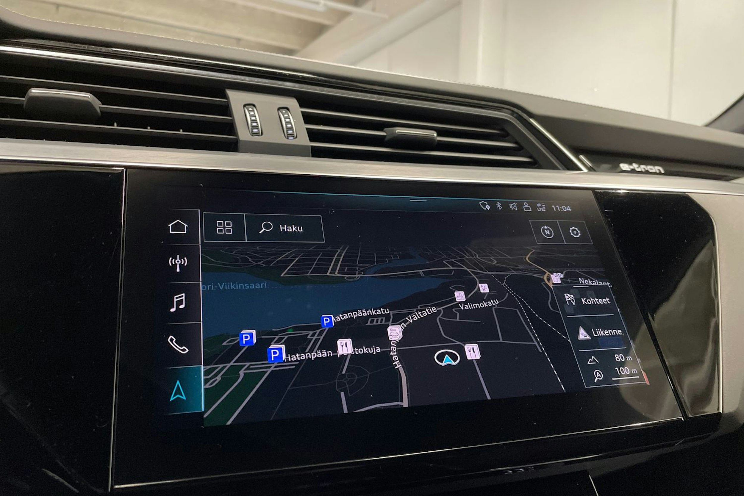 Valkoinen Audi e-tron 2020 kuva 18.