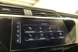 Valkoinen Audi e-tron 2020 kuva 20.