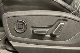 Valkoinen Audi e-tron 2020 kuva 28.