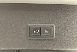 Valkoinen Audi e-tron 2020 kuva 40.