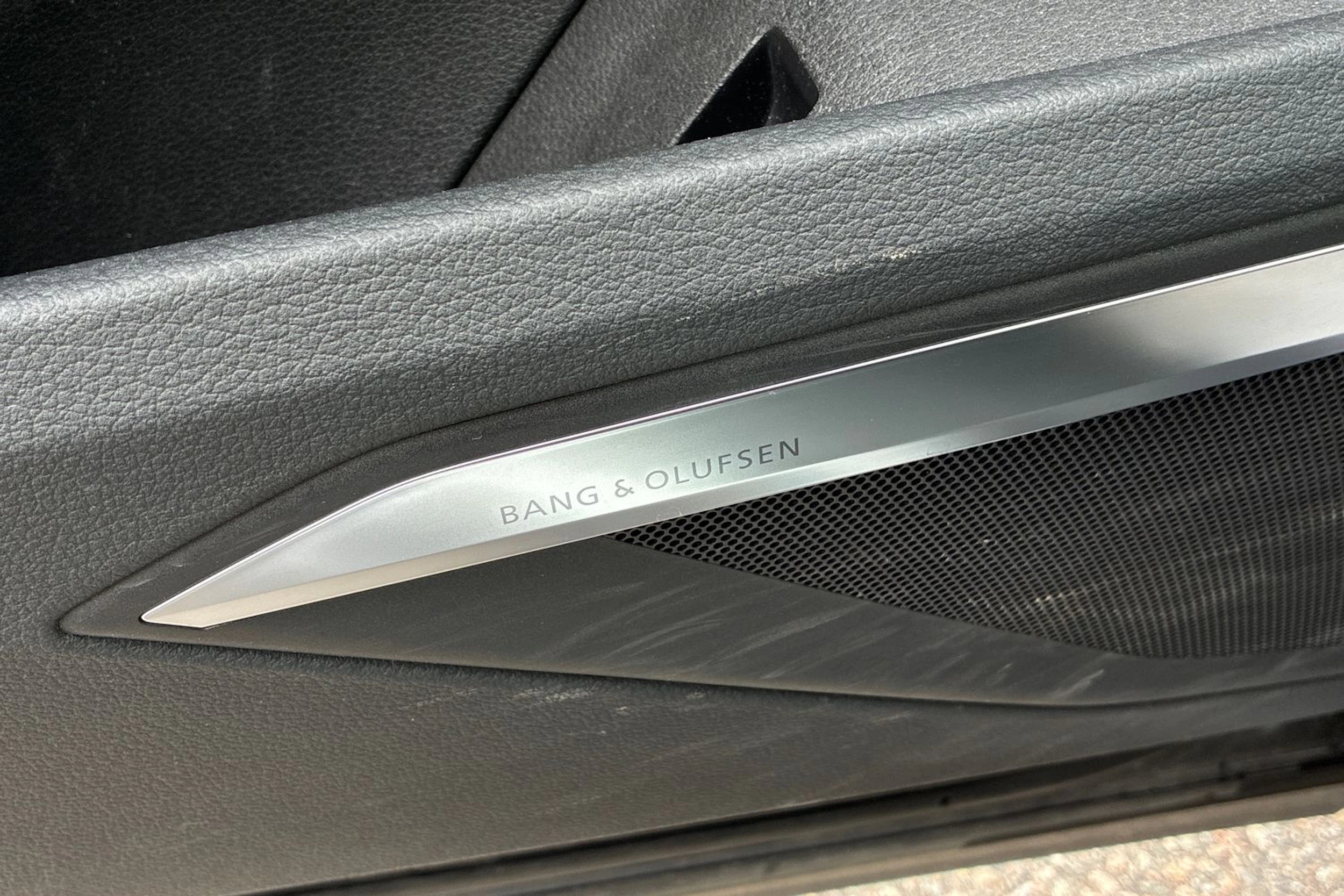 harmaa Audi e-tron 2020 kuva 5.