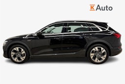 musta Audi e-tron 2020 kuva 6.