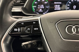 musta Audi e-tron 2020 kuva 17.