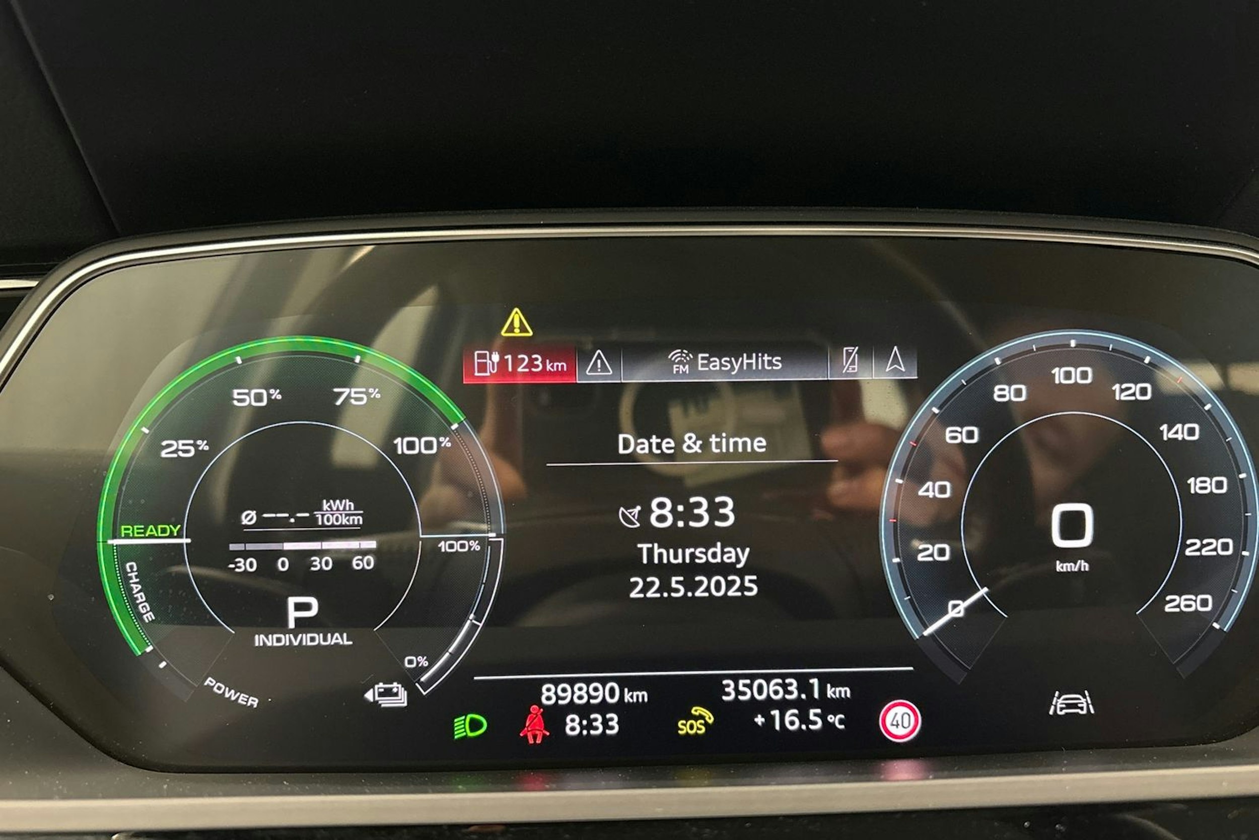 musta Audi e-tron 2020 kuva 20.