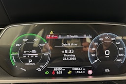 musta Audi e-tron 2020 kuva 20.