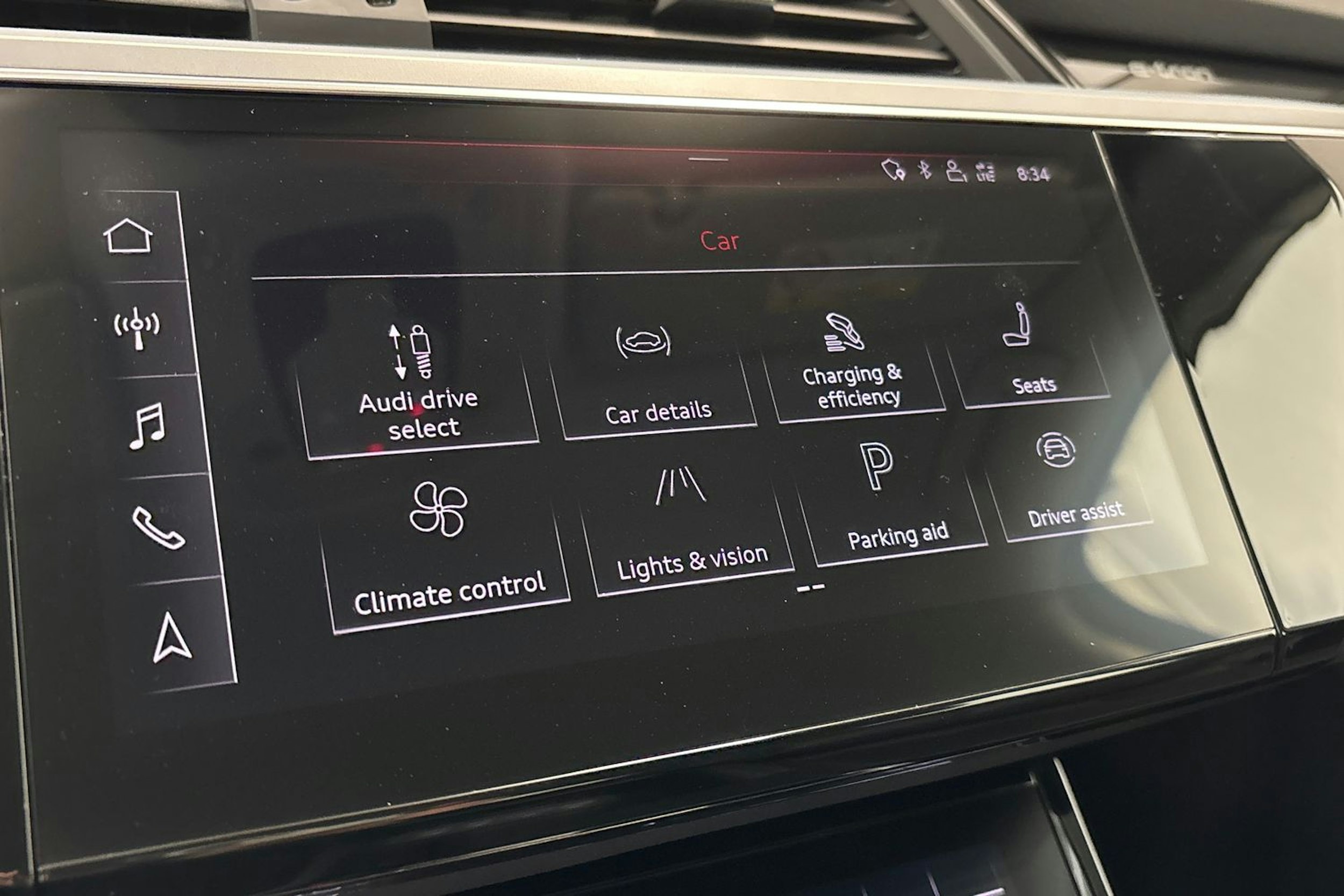 musta Audi e-tron 2020 kuva 24.