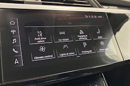 musta Audi e-tron 2020 kuva 24.