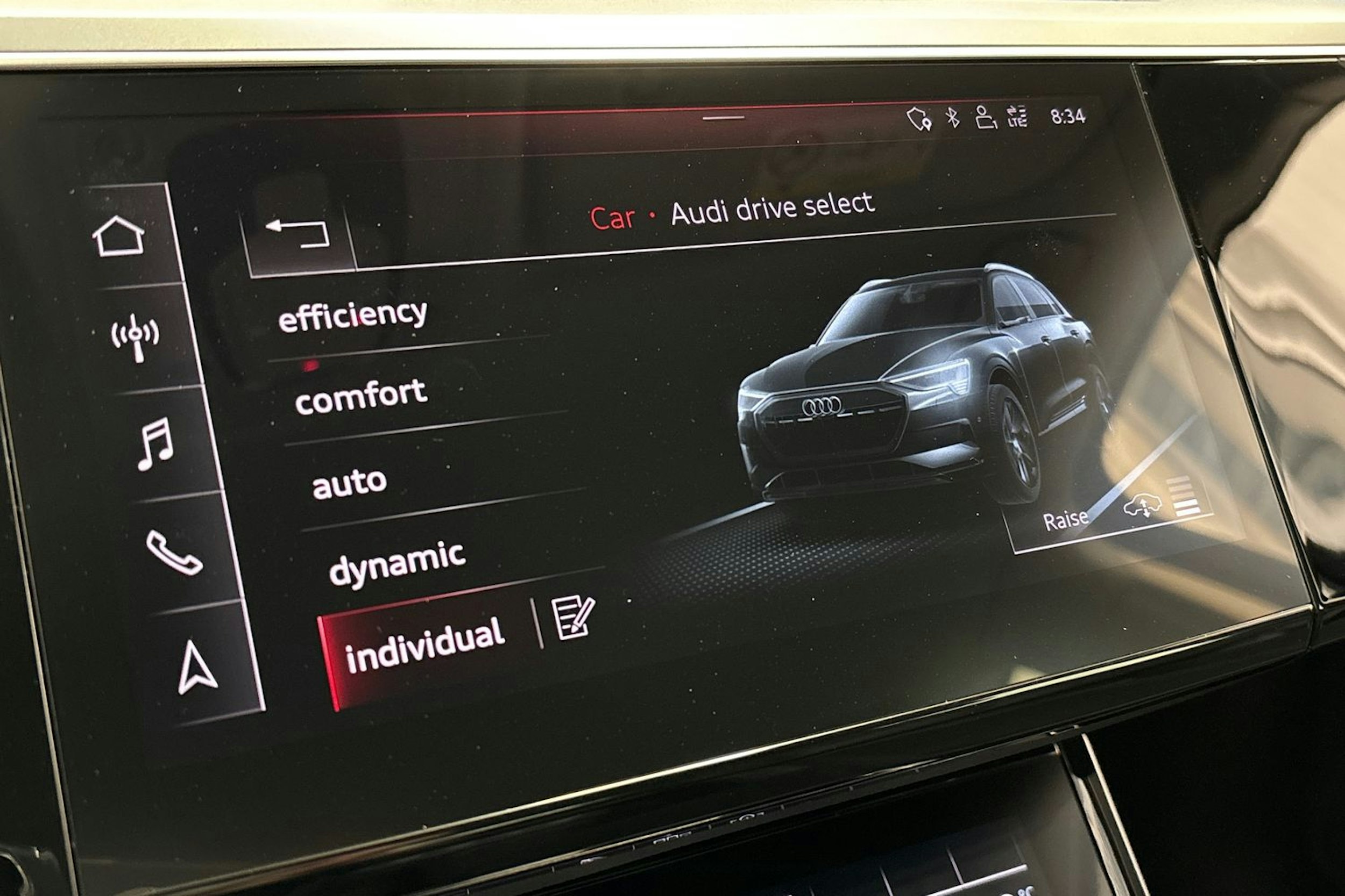 musta Audi e-tron 2020 kuva 26.
