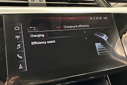musta Audi e-tron 2020 kuva 28.