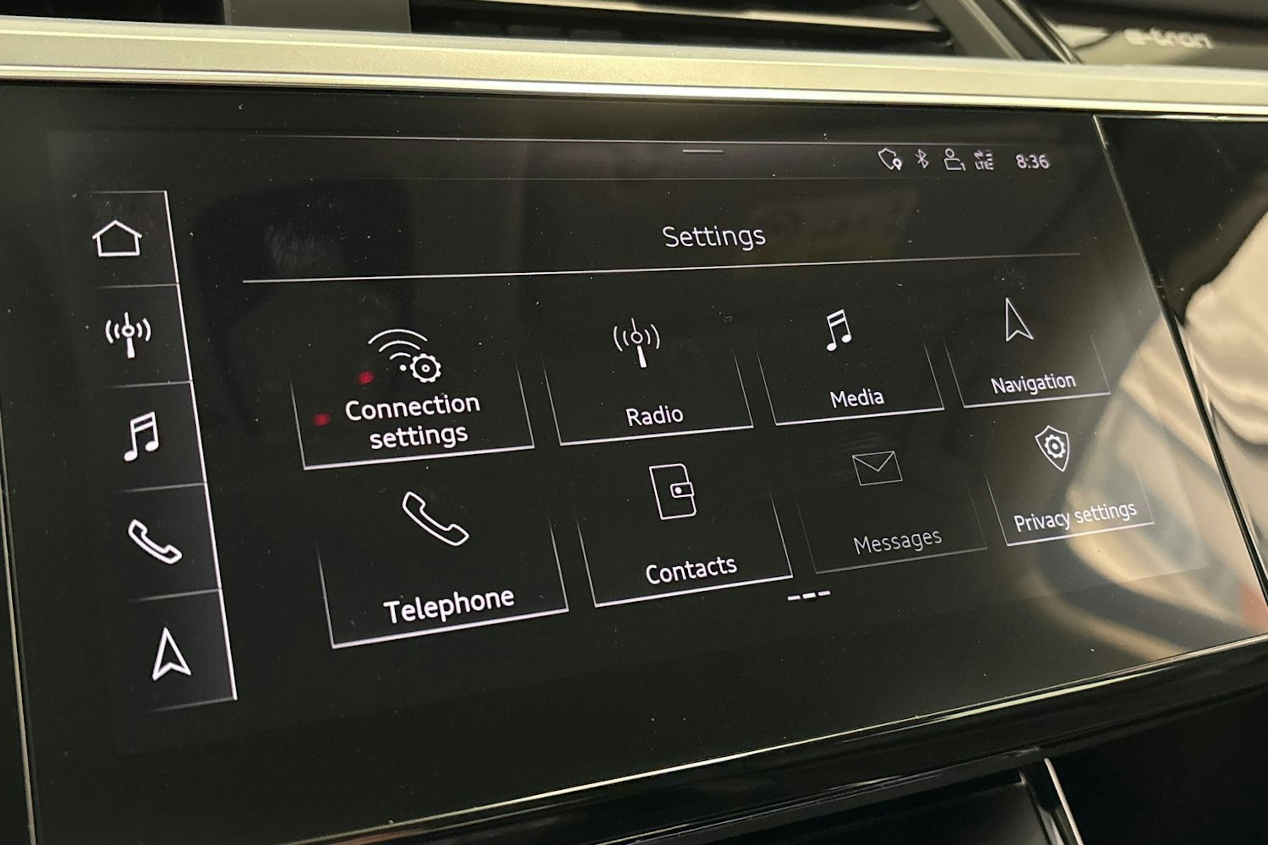 musta Audi e-tron 2020 kuva 32.