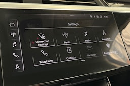 musta Audi e-tron 2020 kuva 32.