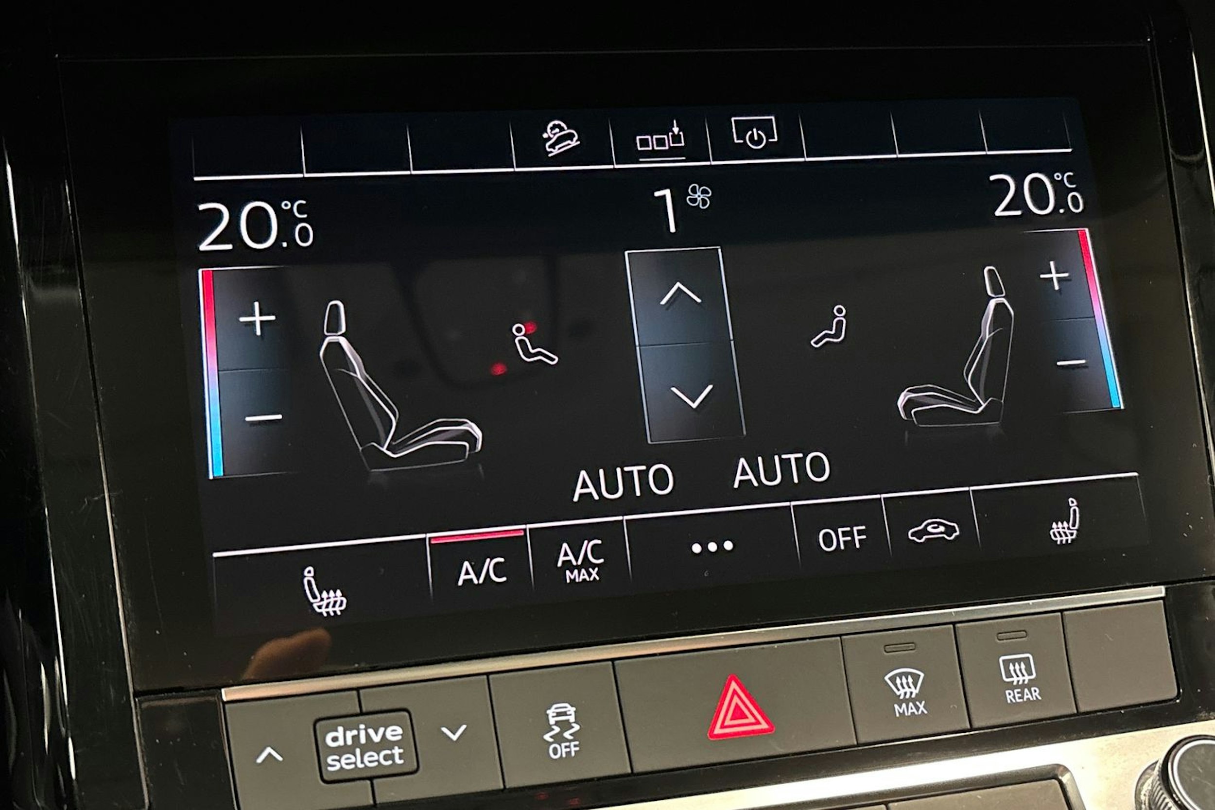 musta Audi e-tron 2020 kuva 33.