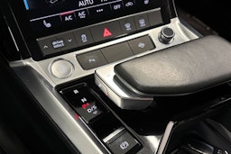 musta Audi e-tron 2020 kuva 34.