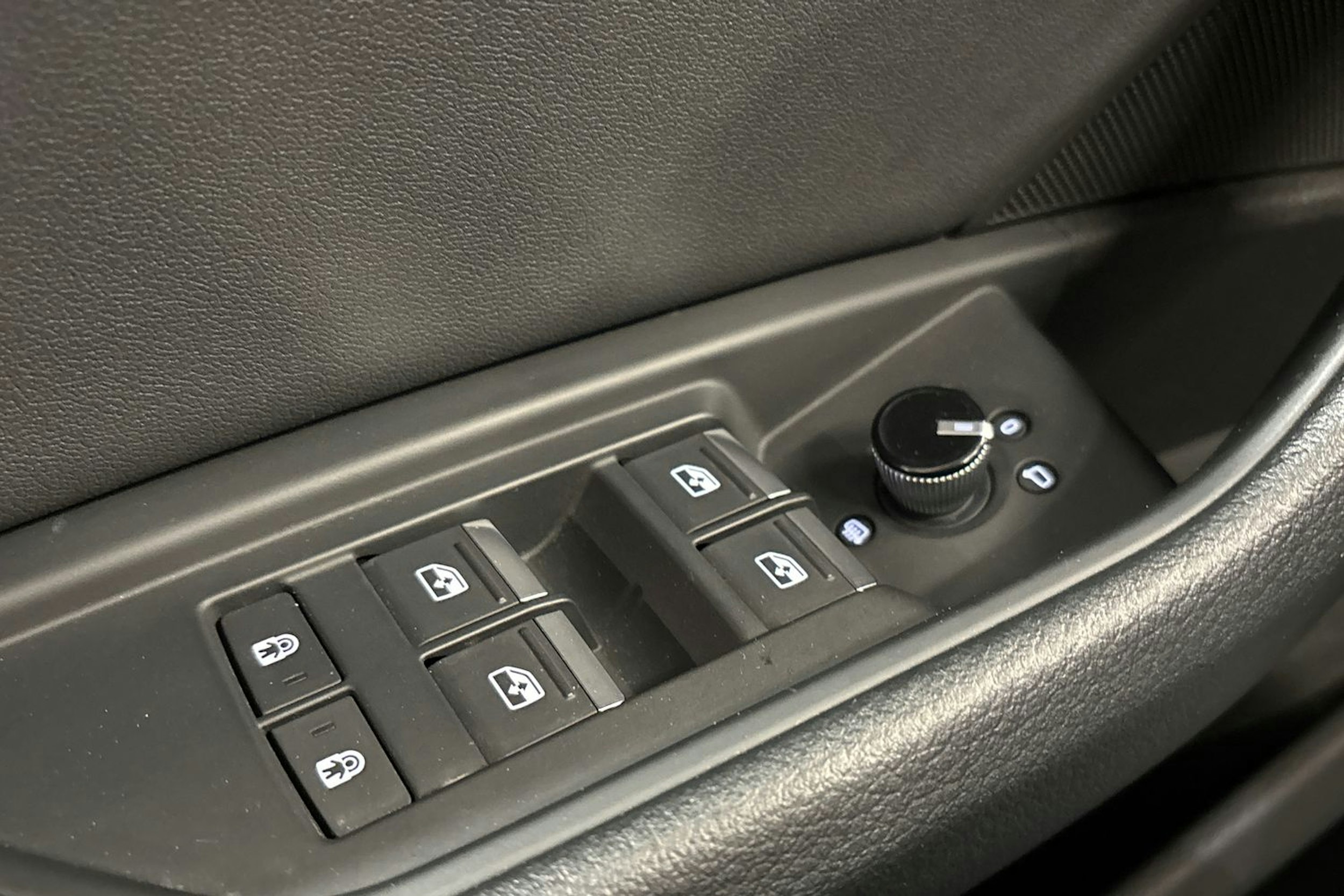 musta Audi e-tron 2020 kuva 39.