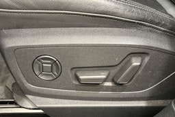 musta Audi e-tron 2020 kuva 40.