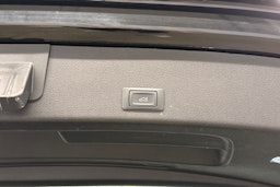 musta Audi e-tron 2020 kuva 41.