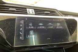 harmaa Audi e-tron 2020 kuva 18.