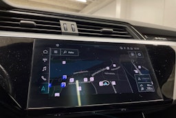 harmaa Audi e-tron 2020 kuva 23.