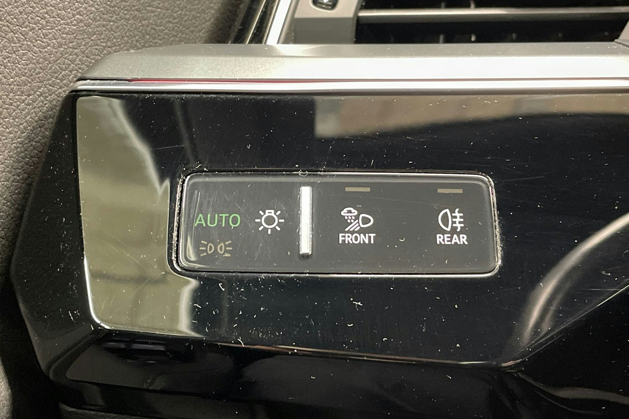 harmaa Audi e-tron 2020 kuva 27.