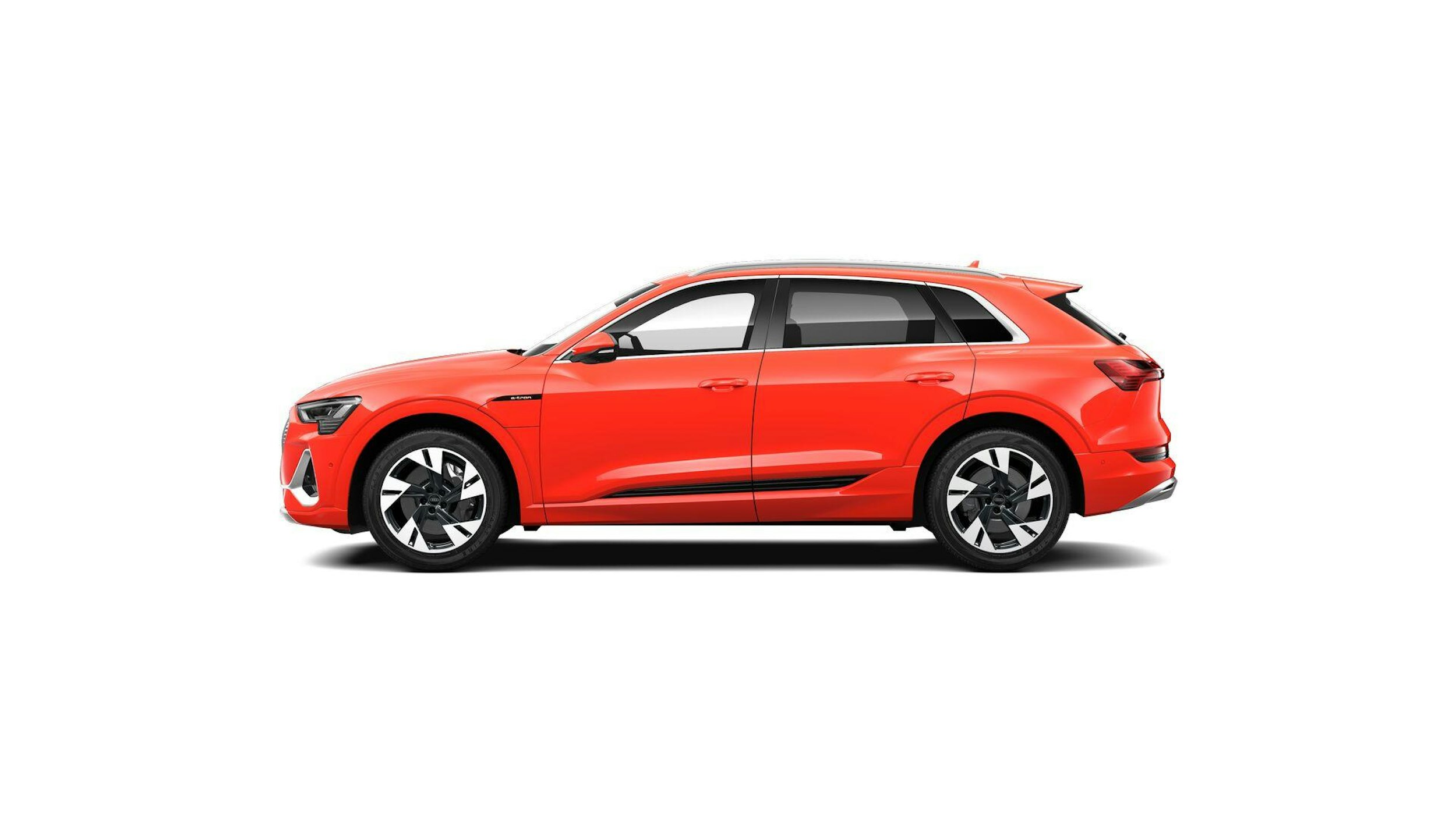 punainen Audi e-tron 2021 kuva 6.