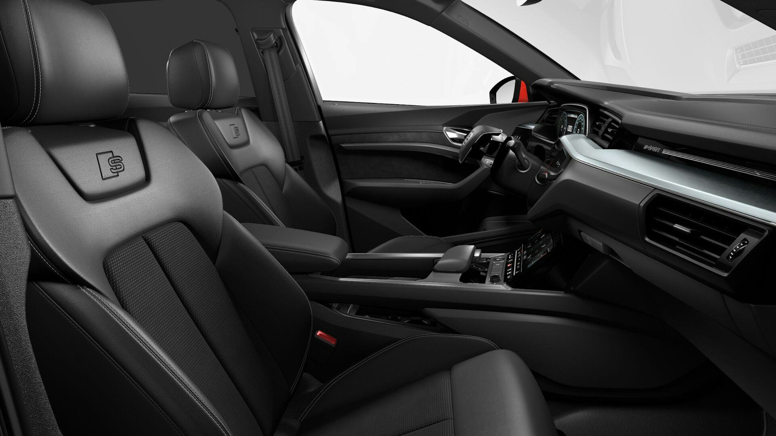 punainen Audi e-tron 2021 kuva 7.