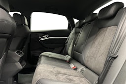 harmaa Audi e-tron 2021 kuva 10.