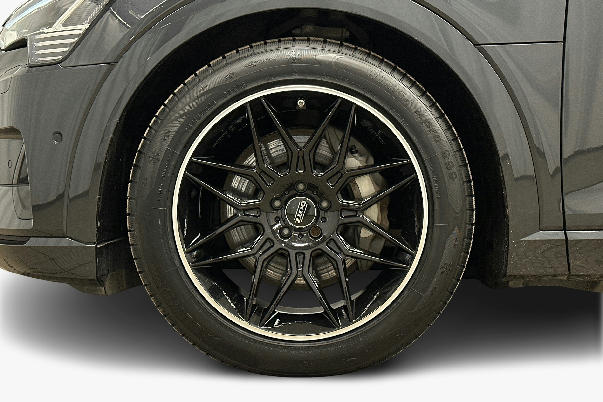 harmaa Audi e-tron 2021 kuva 11.