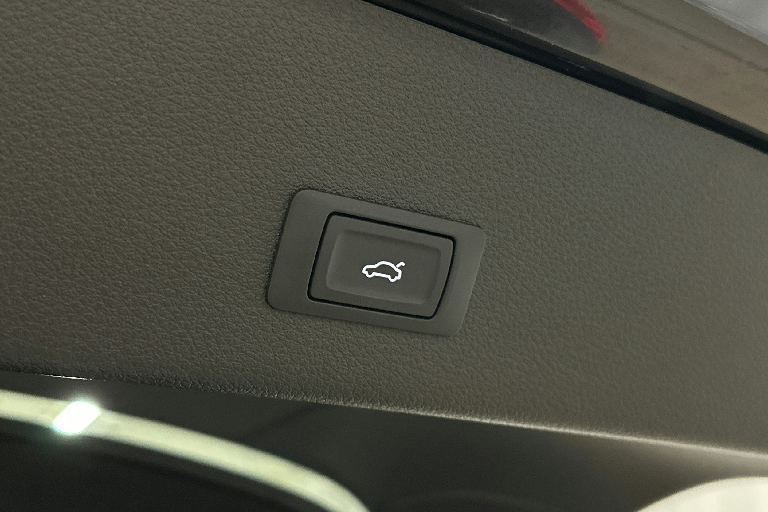 harmaa Audi e-tron 2021 kuva 14.