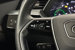 harmaa Audi e-tron 2021 kuva 17.