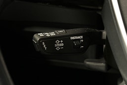 harmaa Audi e-tron 2021 kuva 19.