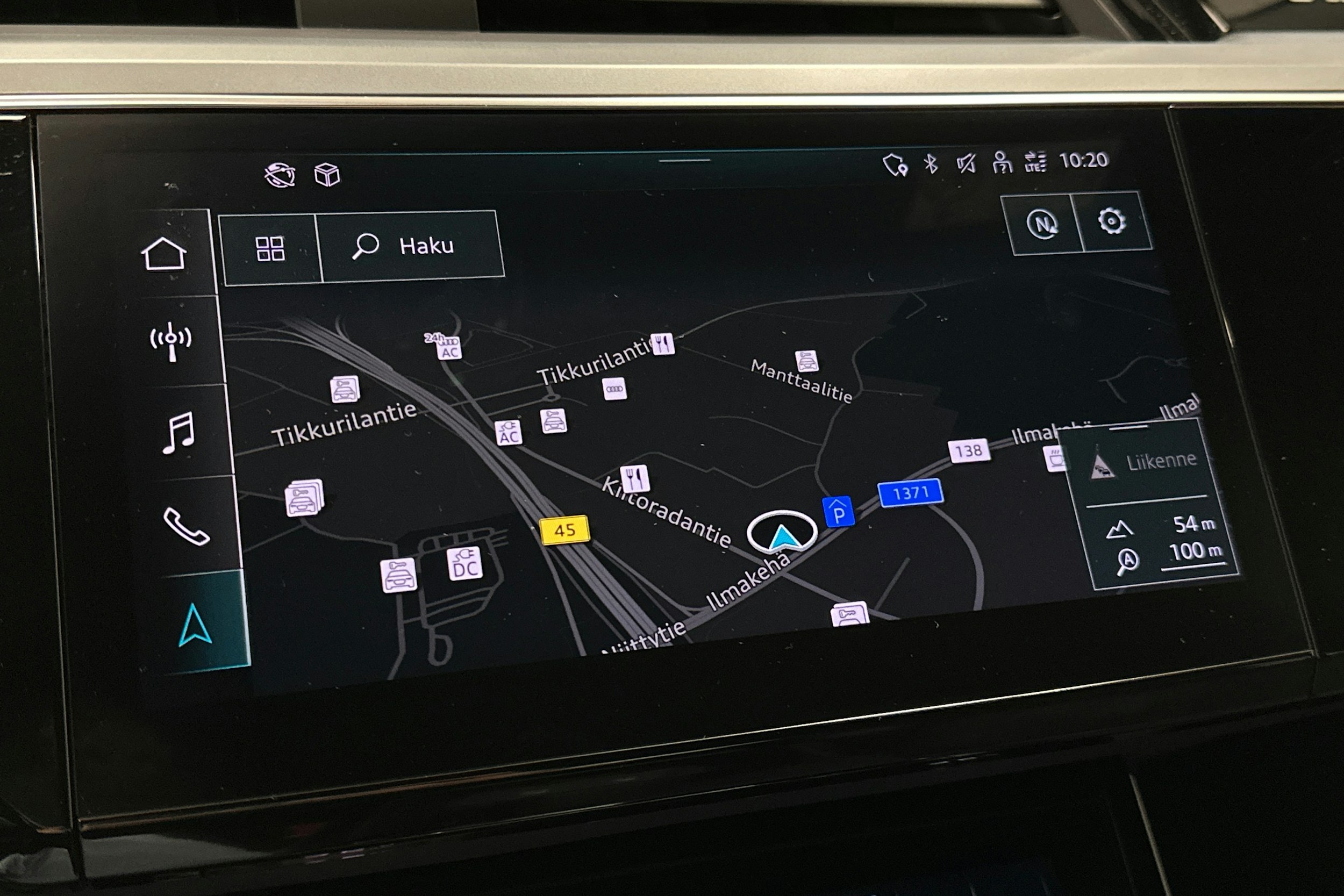 harmaa Audi e-tron 2021 kuva 22.