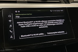 harmaa Audi e-tron 2021 kuva 23.