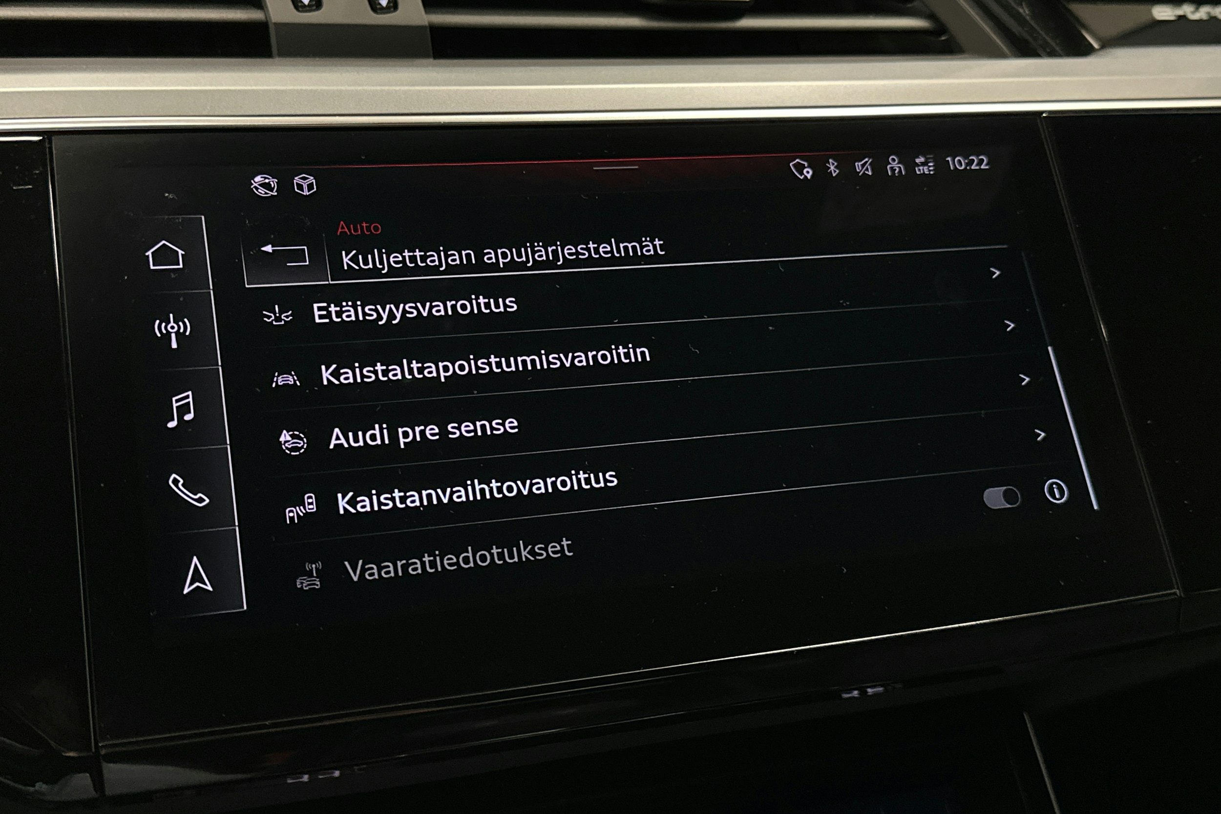 harmaa Audi e-tron 2021 kuva 27.