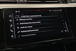 harmaa Audi e-tron 2021 kuva 27.