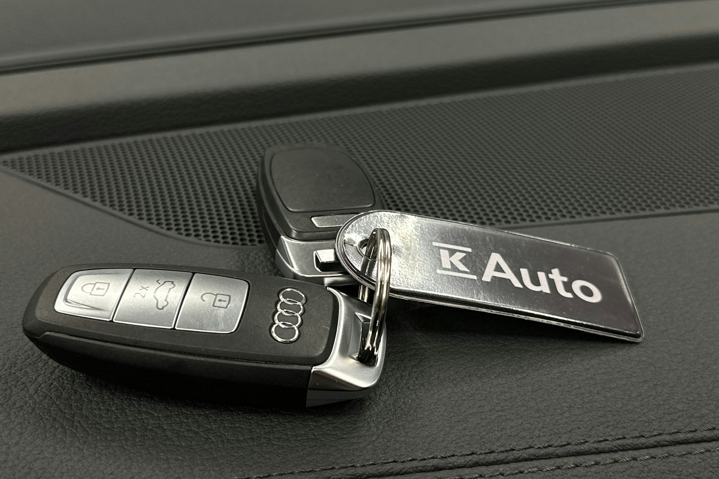 harmaa Audi e-tron 2021 kuva 31.